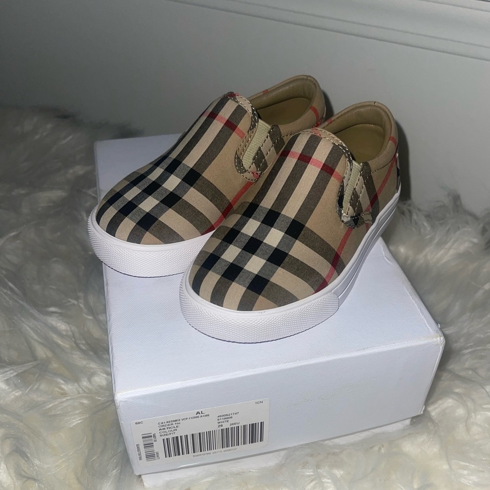 Burberry shoes size 26 never worn